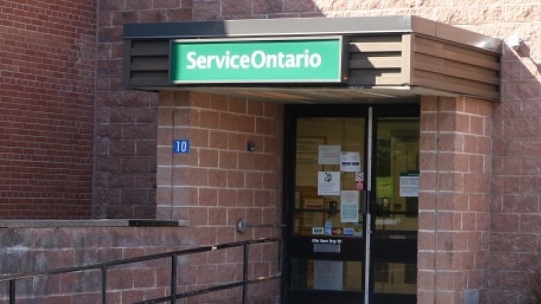 ServiceOntario says all its centres are working to fix technical issues with its driver and license services.