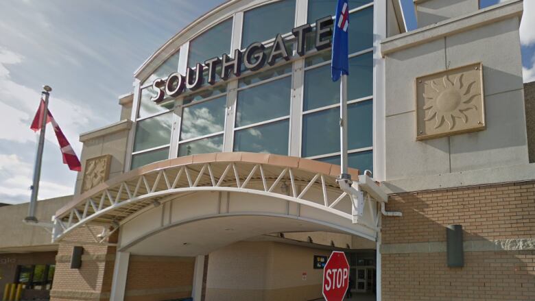 The entrance of a shopping centre