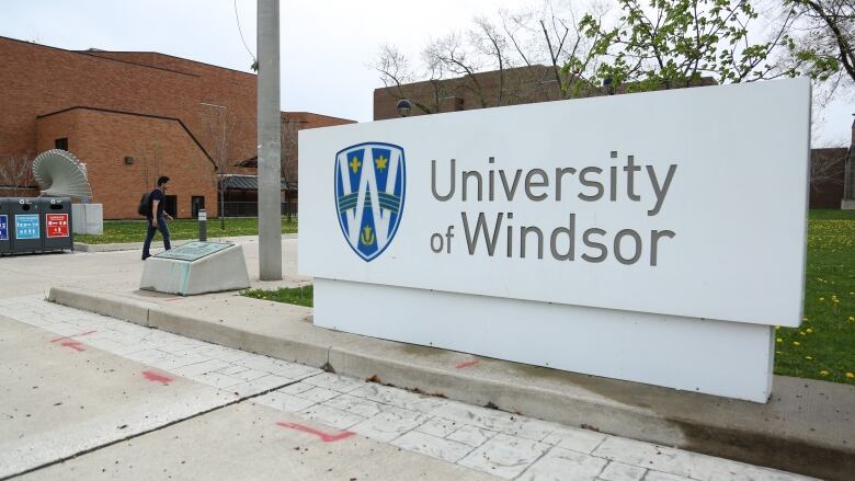 A sign saying University of Windsor. 