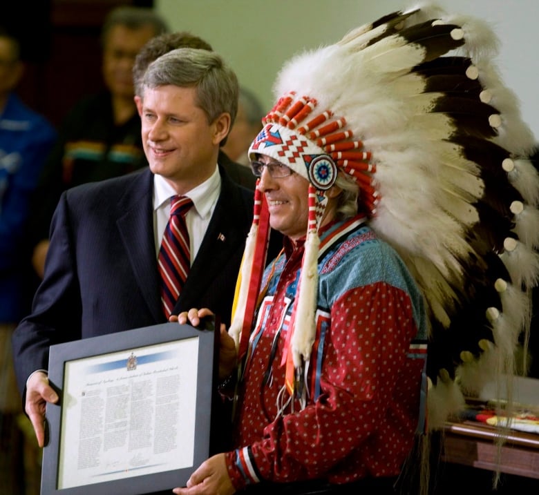 Prime Minister Stephen Harper with Assembly of First Nations Chief Phil Fontaine. 