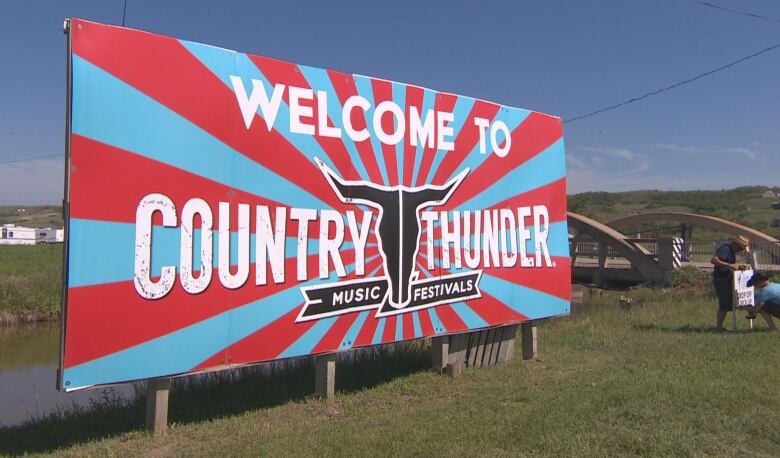 Country Thunder sign