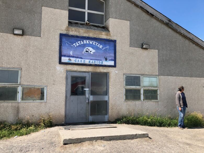 A blue sign on a building that reads 