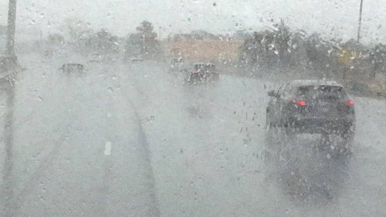 Rain on Highway 8/85 in Kitchener, Ont.