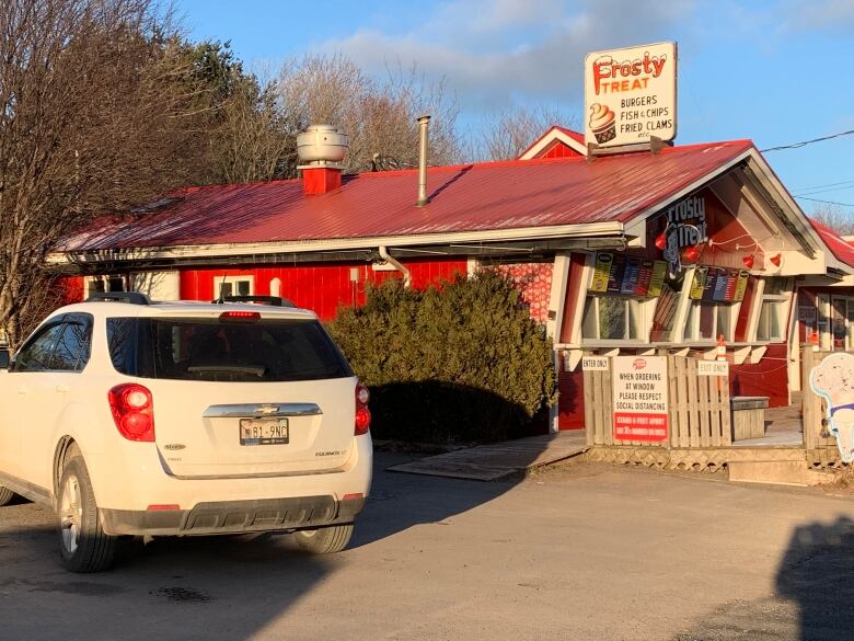 A car waits at Frosty Treat for the dinners to be delivered. 