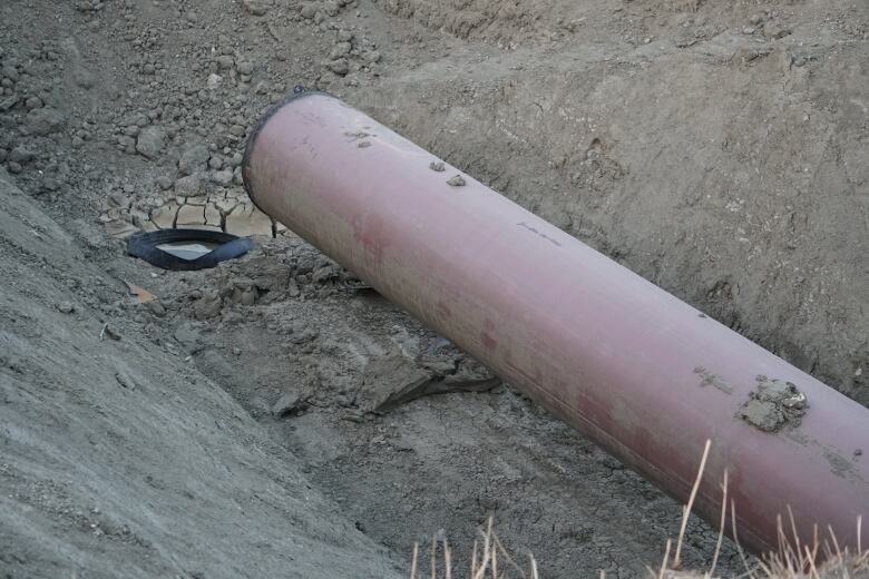 A piece of pipeline is installed in the ground.