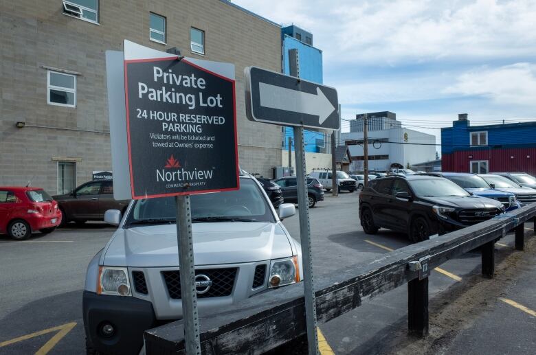 A parking sign outside a Yellowknife building.