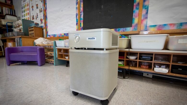 A HEPA air filtration system in a classroom.