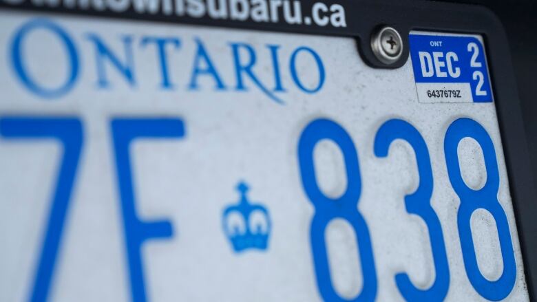 Close-up of an Ontario licence plate.