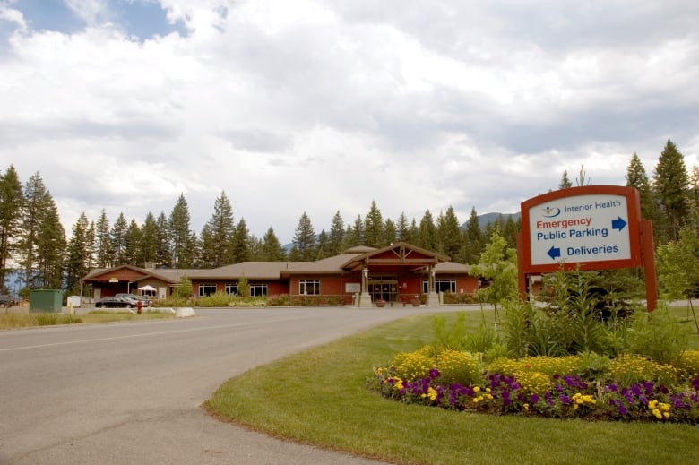 A photo of the Dr. Helmcken Memorial Hospital in Clearwater, with a sign showing it is managed by Interior Health.