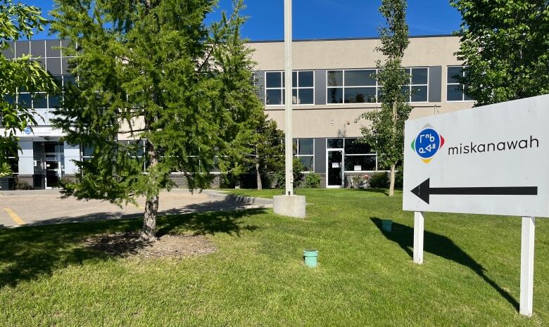 A large white sign on the right-side of the photograph reads 'Miskanawah' and points to the left, where the entrance to Miskanawah Community Services Association welcomes people. 