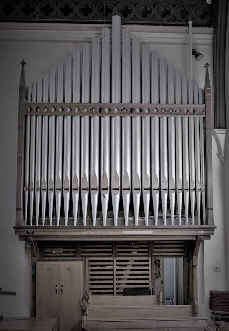 Pipes of large pipe organ