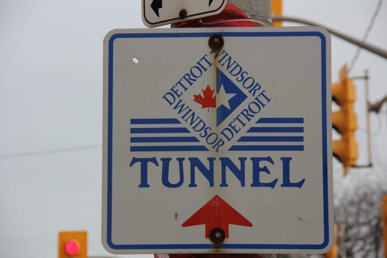 A street sign for the Windsor-Detroit Tunnel