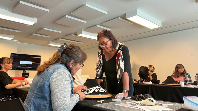 Dorothy Grant overseeing a workshop participant