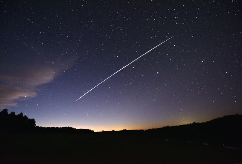 A shooting-star-like trail in the night sky.