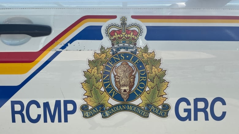 Close-up of RCMP badge on vehicle.