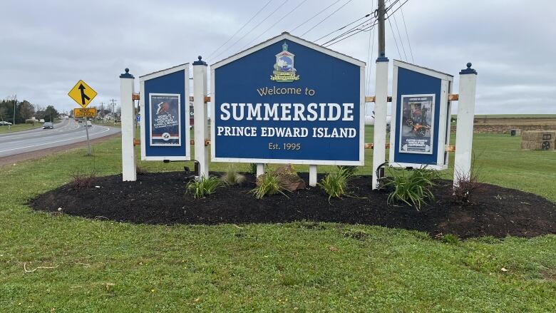 'Welcome to Summerside' sign