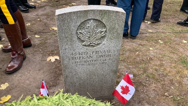 A gravesite says: Service Number 454819 Private Bukkan Singh 28th Battalion.