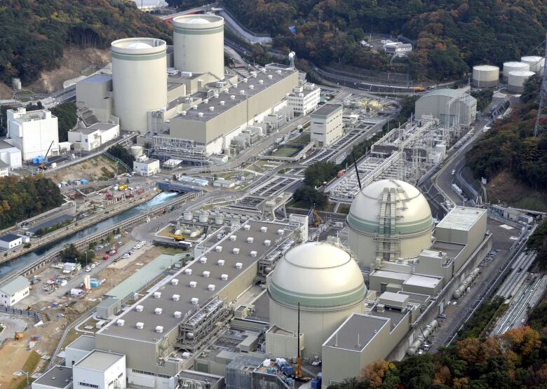 An aerial view of a power plant.