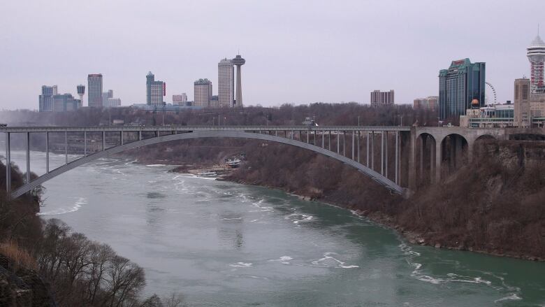  Rainbow Bridge in Niagara Falls, Ont. 