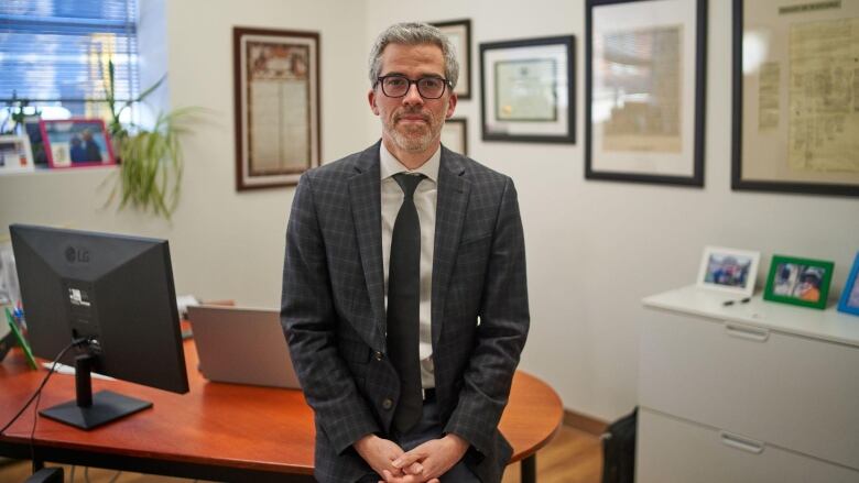 A man stands in an office.