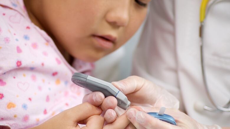 A child receives an insulin injection. 