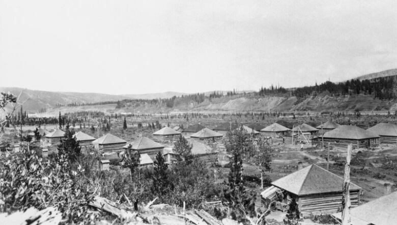 Old miners homes in Cadomin, Alta. 