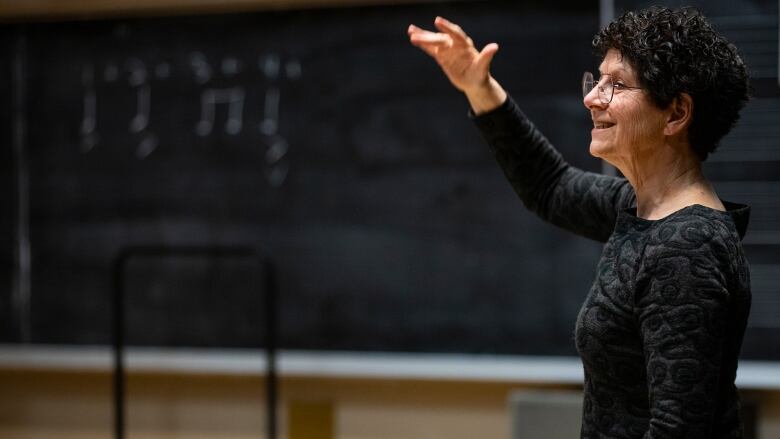 A choir of university students rehearses.