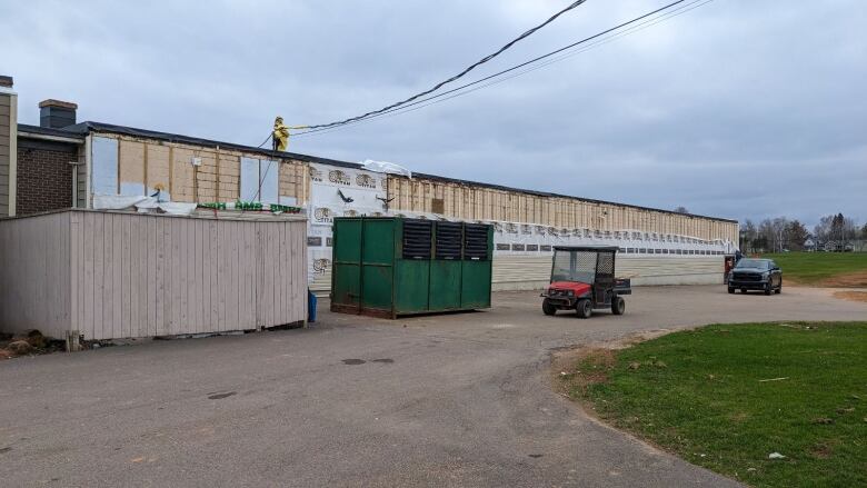 Construction on the side of the clubhouse 