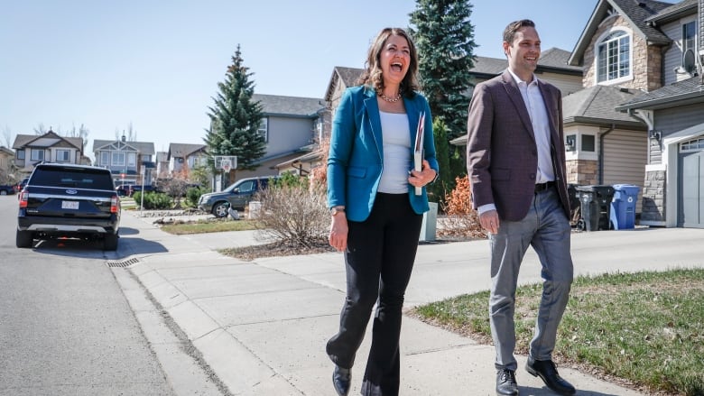 UCP leader Danielle Smith walks in a suburban neighbourhood with candidate Matt Jones.