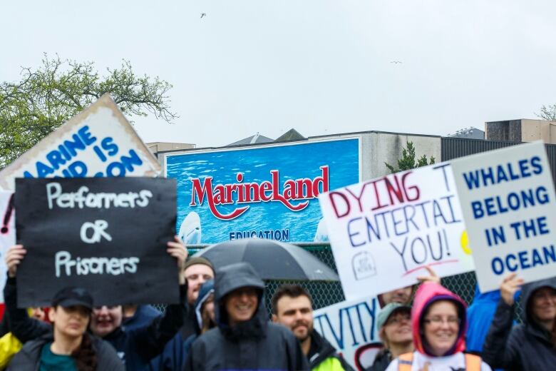 Protestors in front of Marineland. 