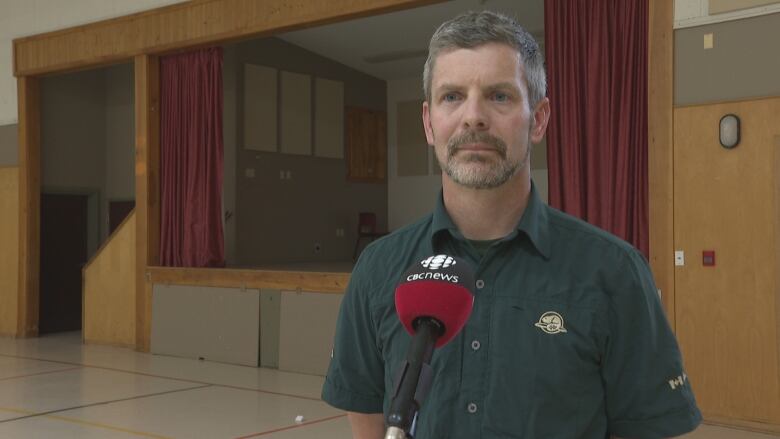 Scott Murphy, national fire management officer with Parks Canada at a public meeting on P.E.I.'s North Shore.