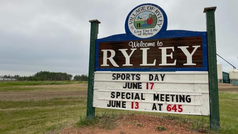 Welcome sign. 