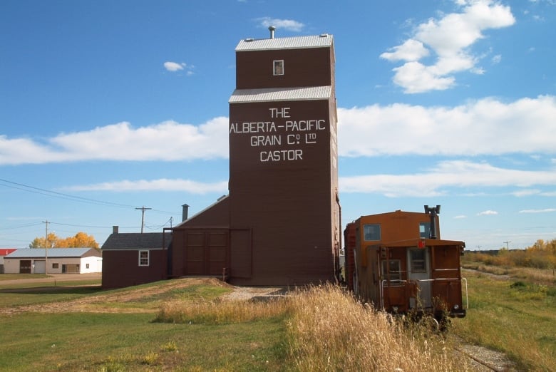 A grain elevator in Castor.