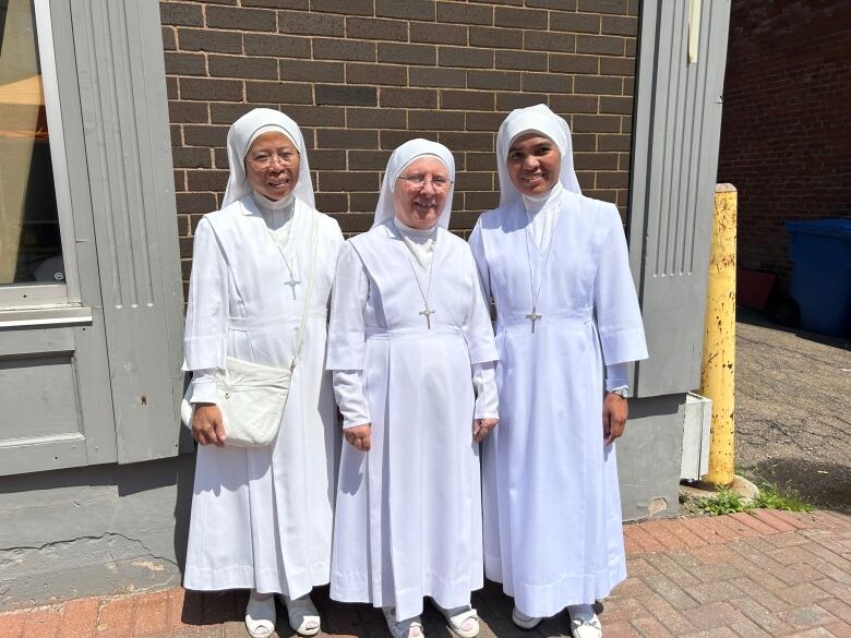 Three nuns from the Sacred Heart of Jesus of Ragusa.