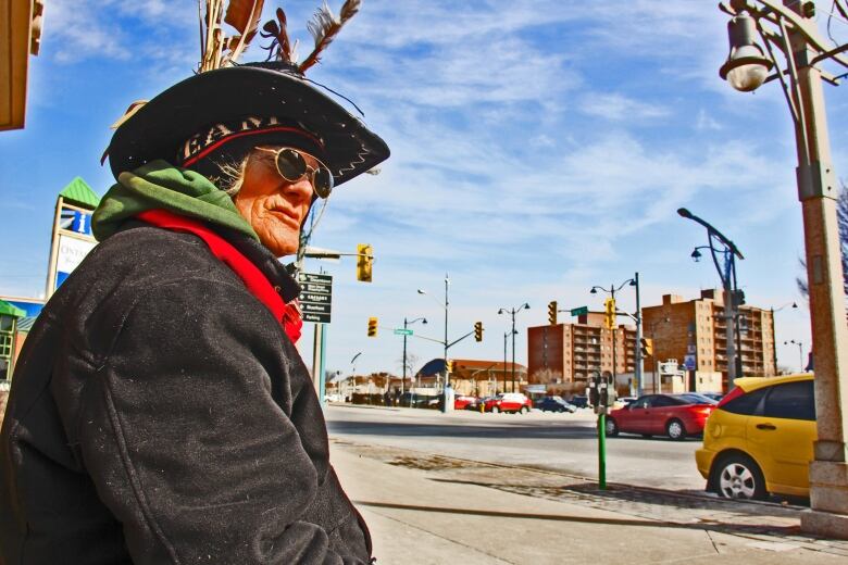 A famous downtown Winsdor, Ont., resident has passed away. Ron 'Feather Hat Guy' LaDouceur died over the long weekend.