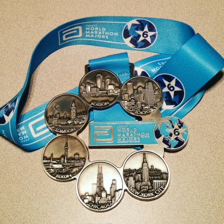 Six medals with the skyline of each city: Boston, London, Tokyo, NYC, Chicago and Berlin. 