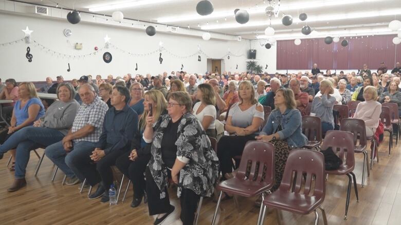 A crowd of people sitting in a room