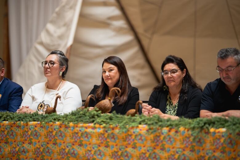 4 Cree leaders sit and listen. 