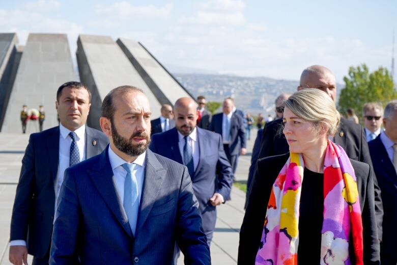 Ministers at a memorial. 