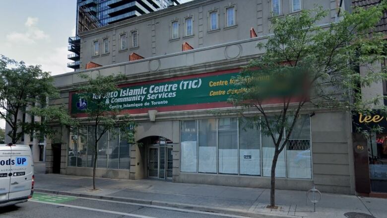 A building with a sign that says Toronto Islamic Centre