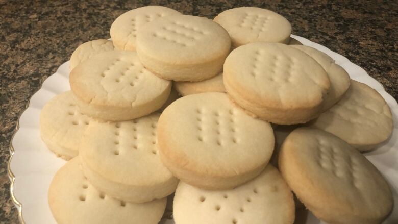 A plate of cookies.