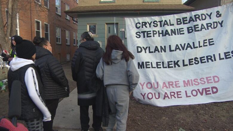 A banner with the names Crystal Beardy, Stephanie Beardy, Dylan Lavallee and Melelek Leseri Lesikel hangs outside a home.