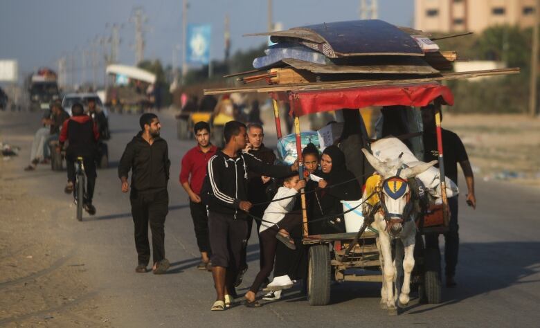 Palestinians flee the area of Khan Younis in the Gaza Strip.