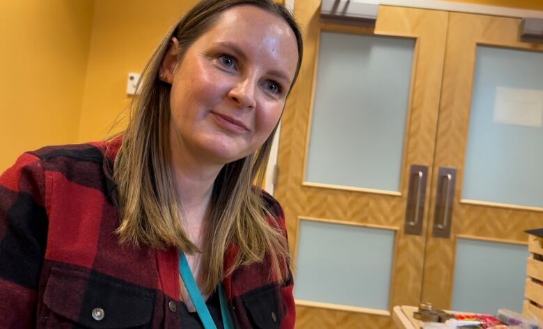 A smiling woman in a room.