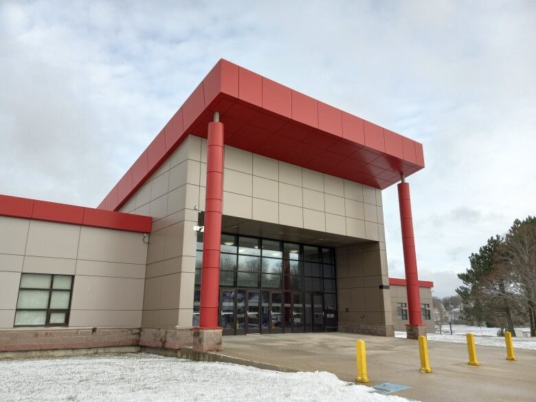 A building with two pillars is pictured on a snowy winter's day.