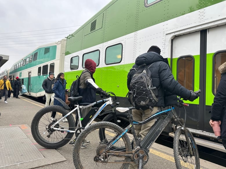 E-bikes Go train.