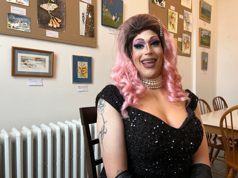 Drag queen sitting in a cafe