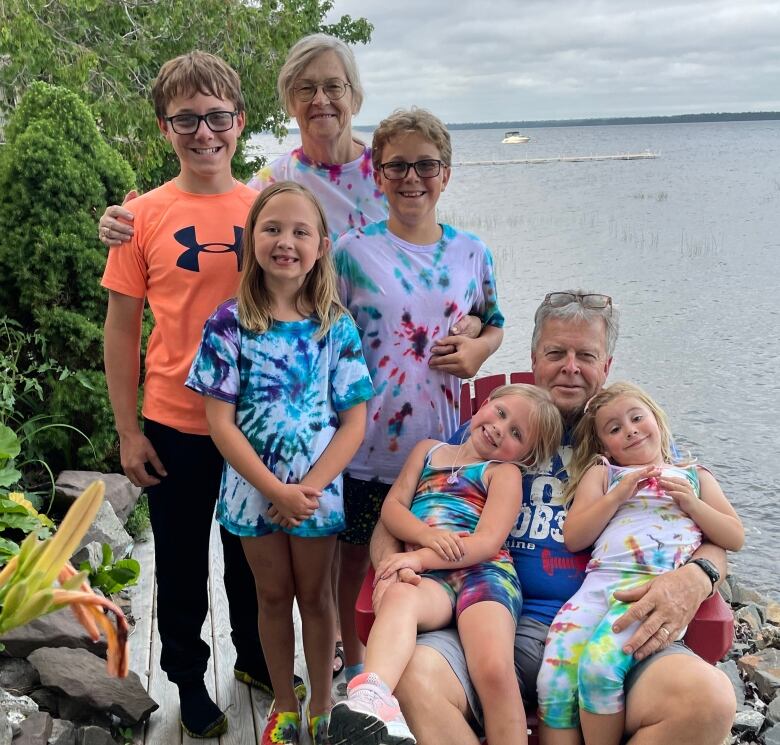 Two grandparents posse with four grandkids