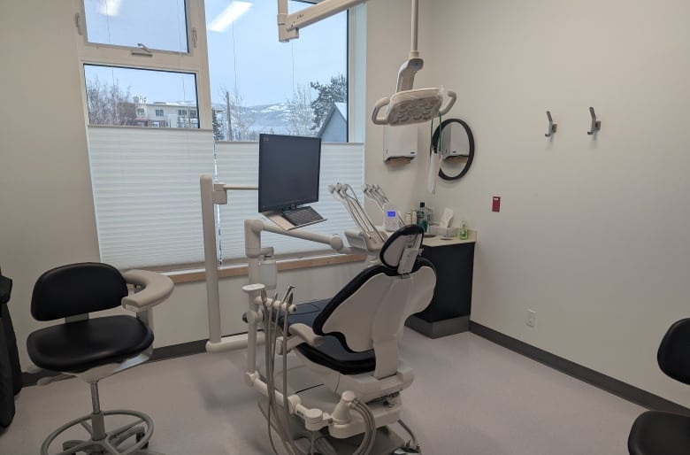 An empty dentist chair