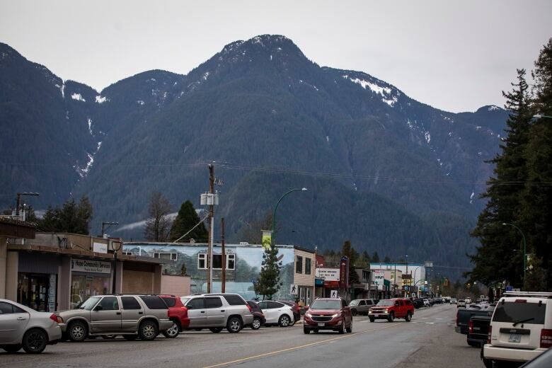 A streetscape in Hope B.C. with mountains in the background.